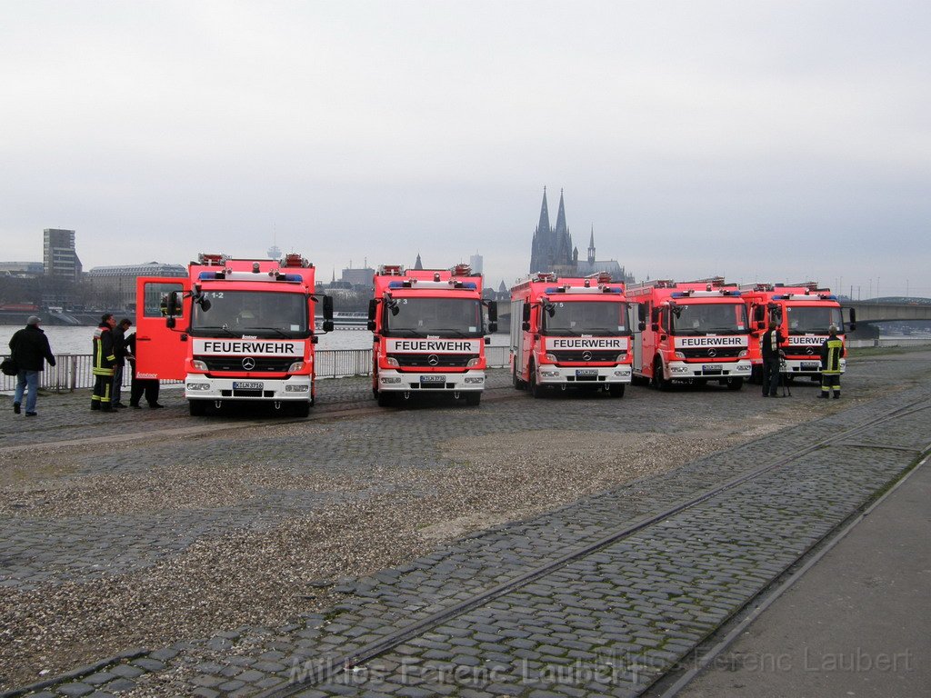 Neue LF`s fuer Koeln Uebergabe in Koeln Deutz an den Wachen  P005.JPG